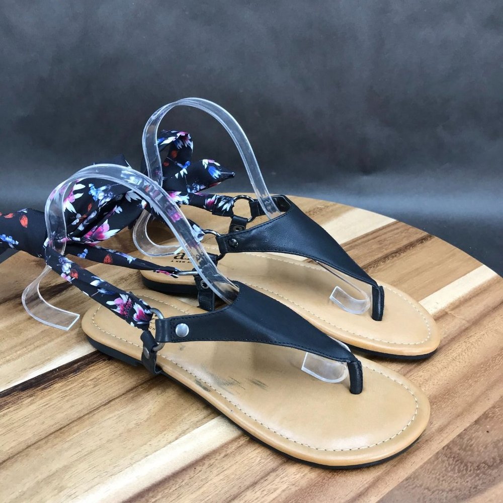 a.n.a Black Strappy Floral Flat Sandals Womens Size 6